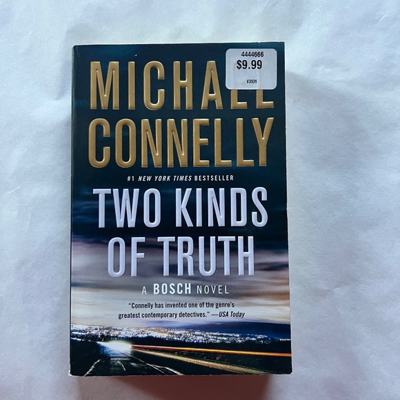 BARGAIN: 3 books; 2 by Michael Connelly and 1 by Douglas Preston - Picture 8 of 10